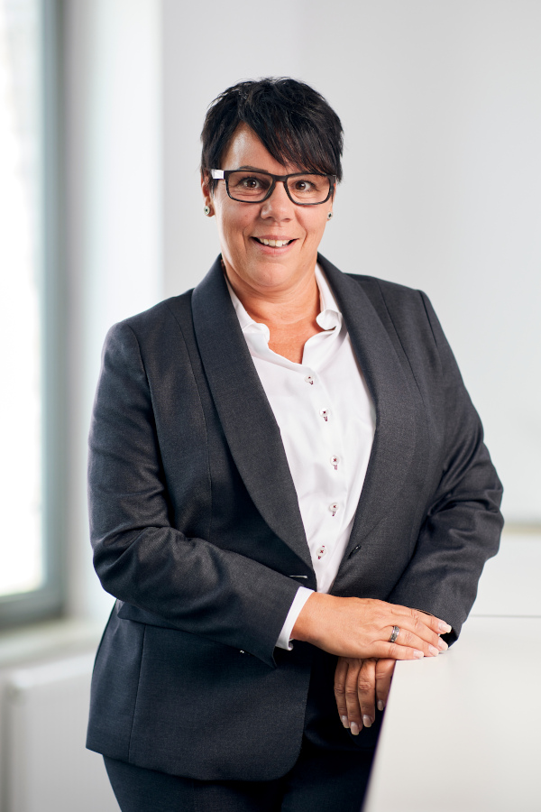 Alexandra Cichuttek | id Verlags GmbH | Mannheim Alexandra Cichuttek | id Verlags GmbH | Mannheim